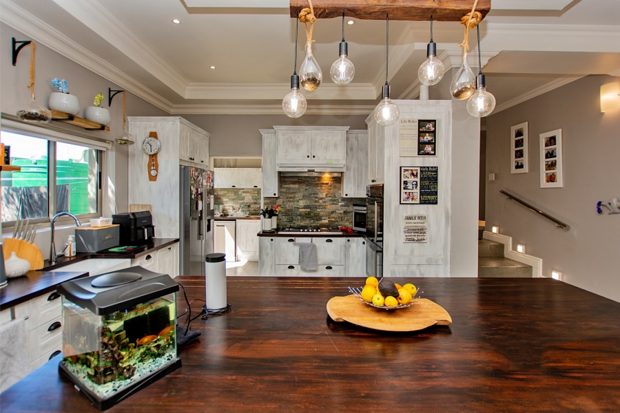 5 Bedroom Property for Sale in Myburgh Park Western Cape